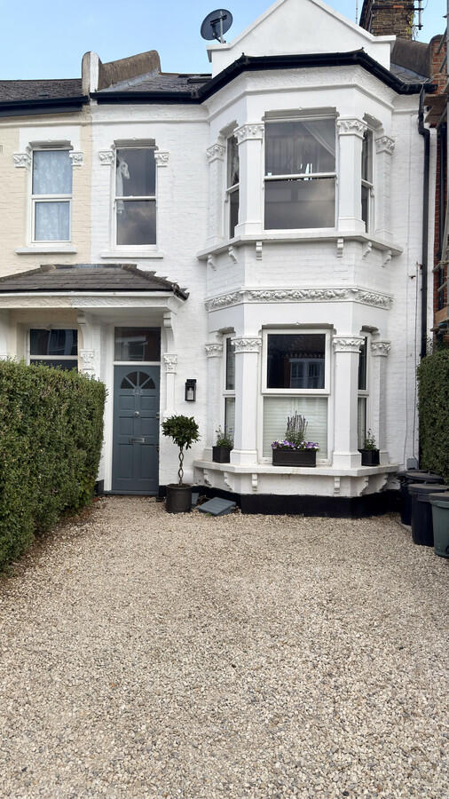 3 bed 1st Floor Flat for rent in London. From Moveli - London