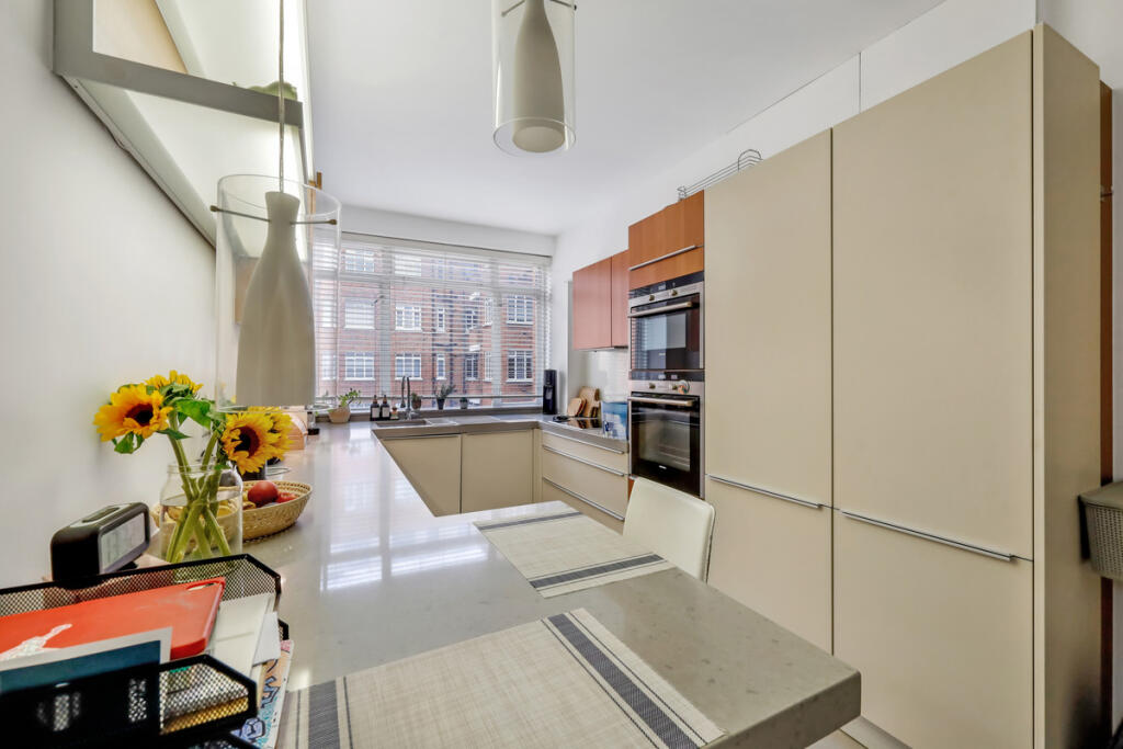 2 bed 1st Floor Flat for rent in London. From Moveli - London