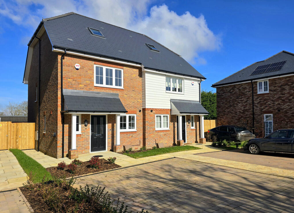 3 bed Semi Detached for rent in Smallfield. From Moveli - London