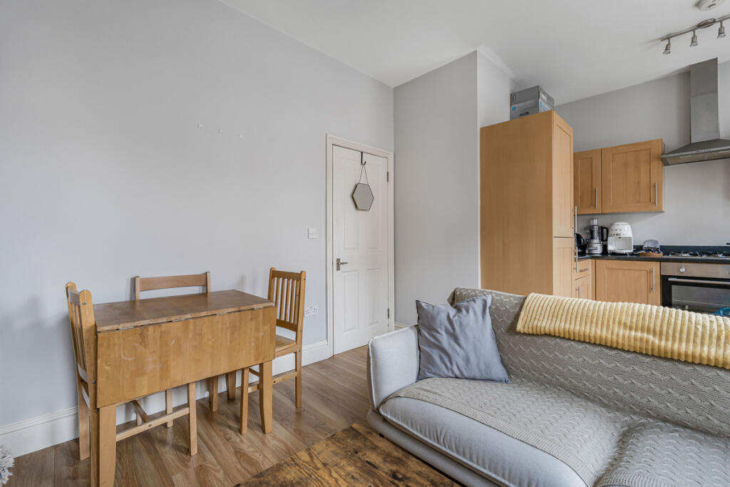 2 bed 1st Floor Flat for rent in London. From Moveli - London