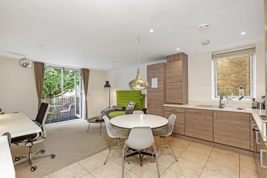 2 bed 1st Floor Flat for rent in Battersea. From Moveli - London