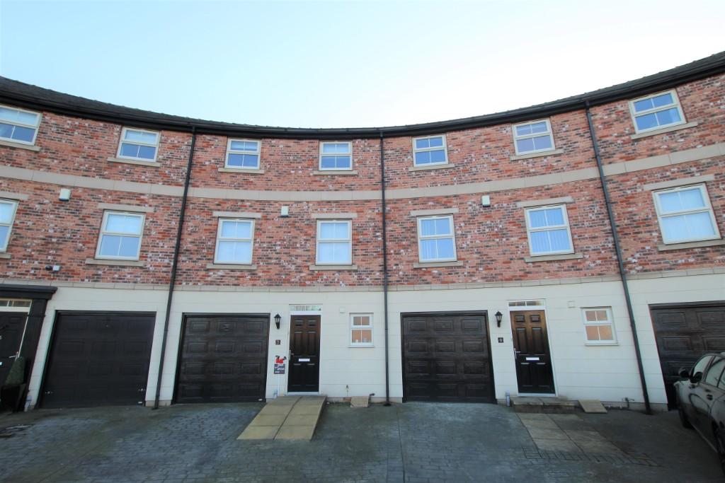 5 bed Town House for rent in Wakefield. From MoveNow Properties - Wakefield