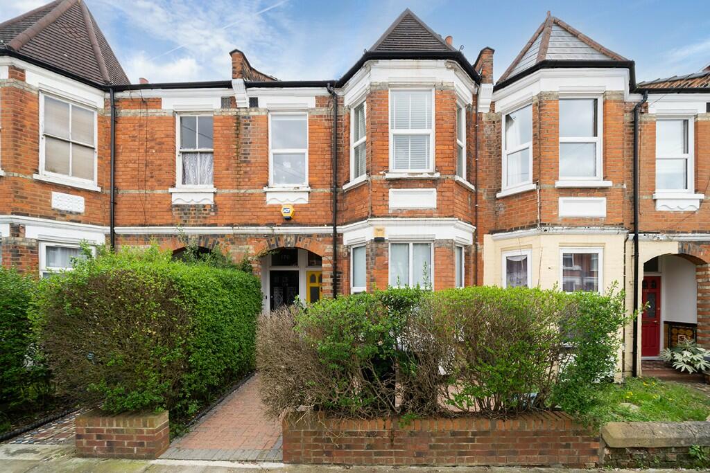 3 bed 1st Floor Flat for rent in London. From Mylako Ltd Chartered Surveyors - London