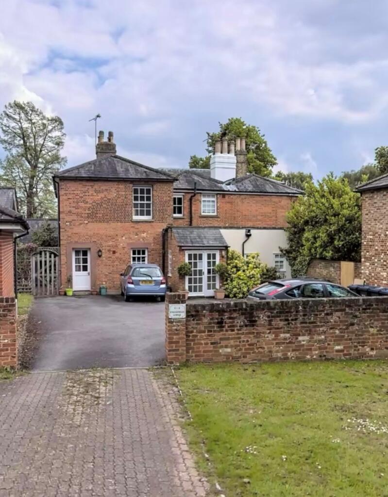 2 bed 1st Floor Flat for rent in Egham. From Nevin and Wells Residential - Egham