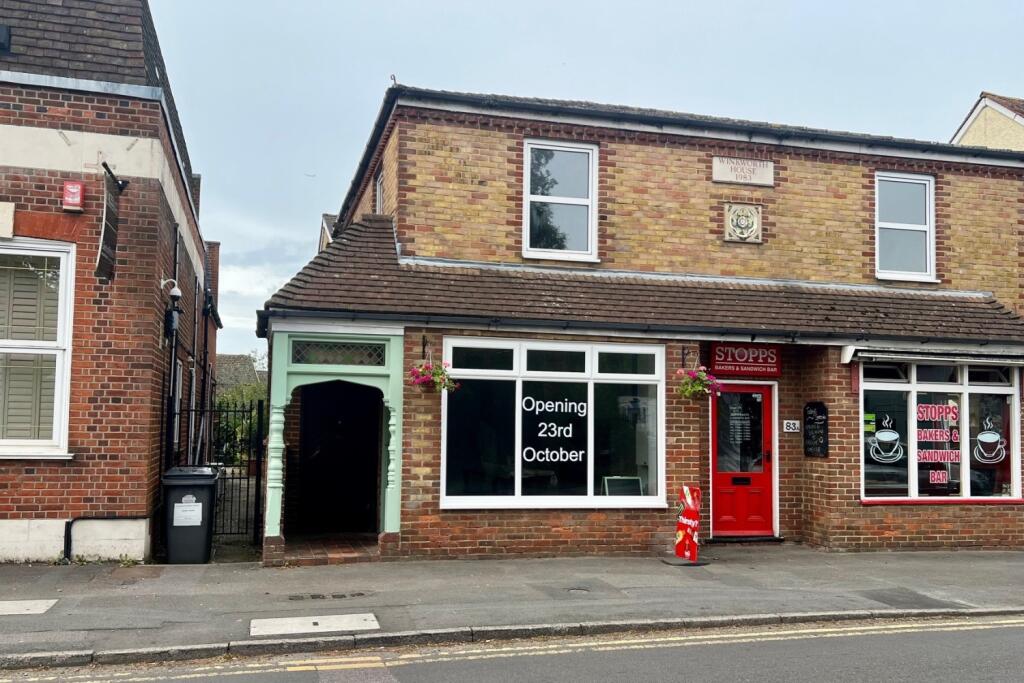 2 bed Apartment for rent in Bishopsgate. From Nevin and Wells Residential - Egham