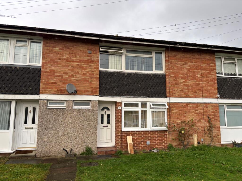 5 bed Mid Terraced House for rent in Bishopsgate. From Nevin and Wells Residential - Egham 5 bed Mid Terraced House for rent in Bishopsgate. From Nevin and Wells Residential - Egham