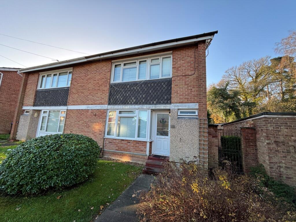 5 bed Mid Terraced House for rent in Bishopsgate. From Nevin and Wells Residential - Egham