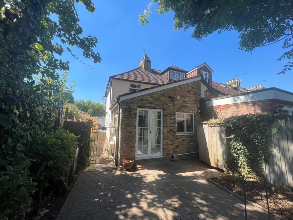 2 bed End of Terrace for rent in Egham. From Nevin and Wells Residential - Egham