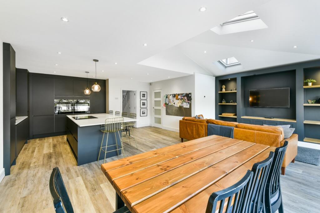 6 bed Semi Detached for rent in Twickenham. From Newboulds & Co 6 bed Semi Detached for rent in Twickenham. From Newboulds & Co