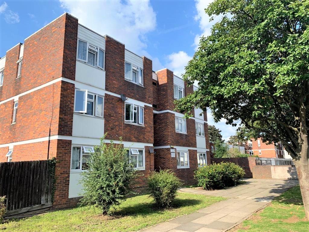 1 bed 1st Floor Flat for rent in Chigwell Row. From Next Home Ltd - Leyton