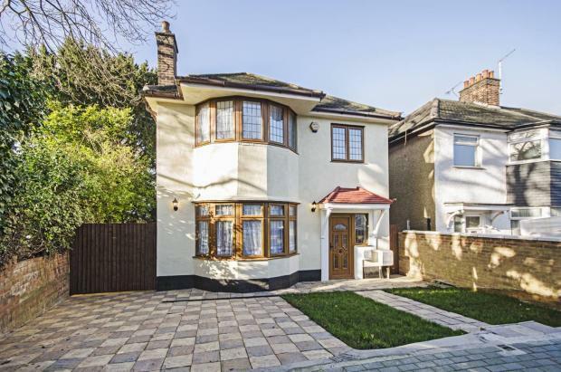 5 bed Detached for rent in Friern Barnet. From Niche Estates