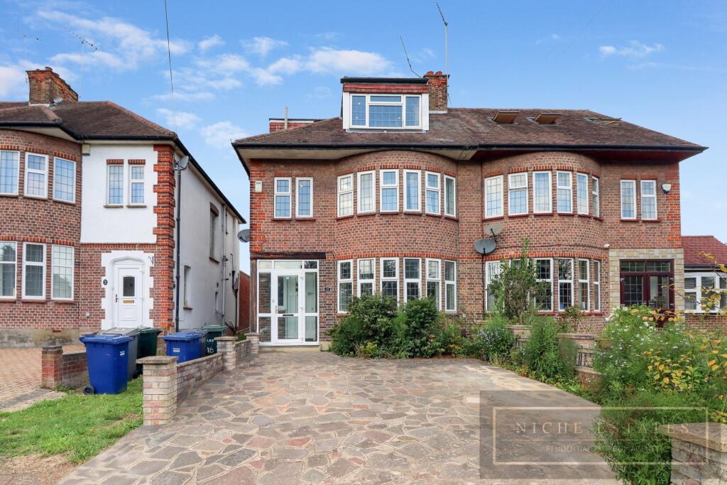 4 bed Semi Detached for rent in Friern Barnet. From Niche Estates 4 bed Semi Detached for rent in Friern Barnet. From Niche Estates