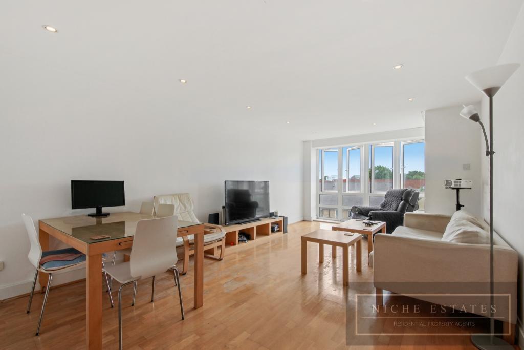 3 bed Apartment for rent in Poplar. From Niche Estates