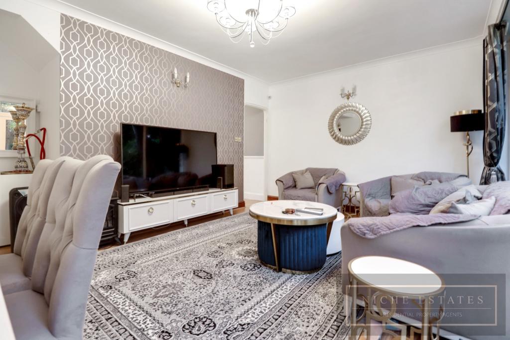 2 bed Mid Terraced House for rent in Friern Barnet. From Niche Estates