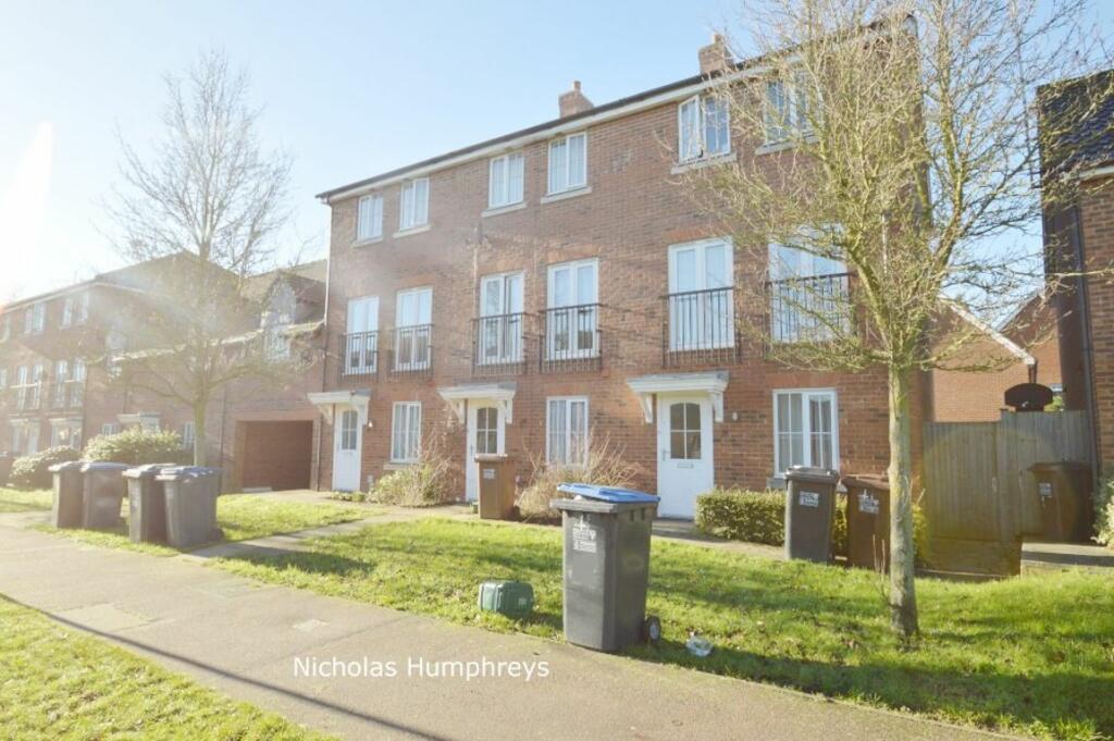 5 bed Room for rent in Hatfield. From Nicholas Humphreys