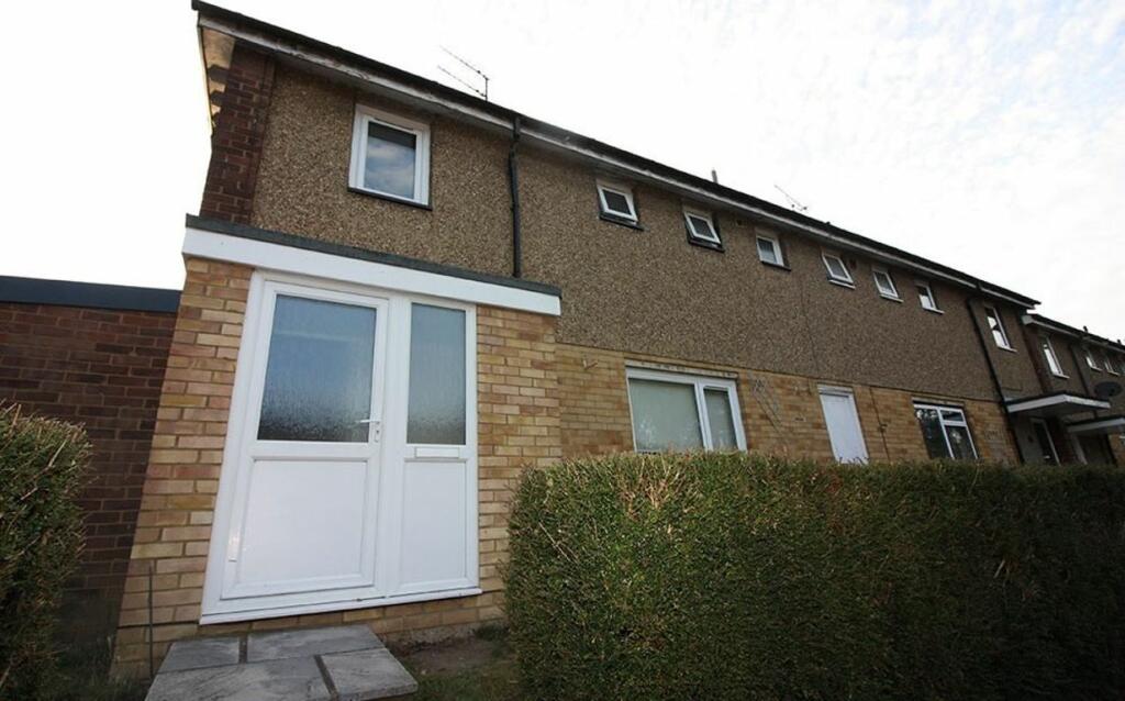 5 bed Detached House for rent in Hatfield. From Nicholas Humphreys