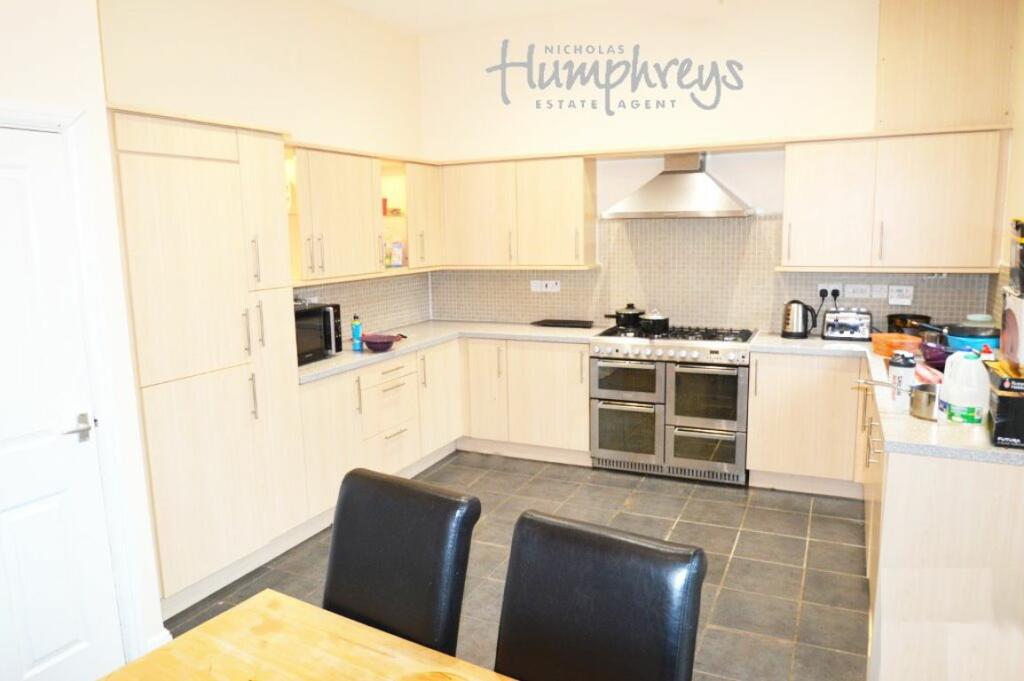 6 bed Room for rent in Hatfield. From Nicholas Humphreys