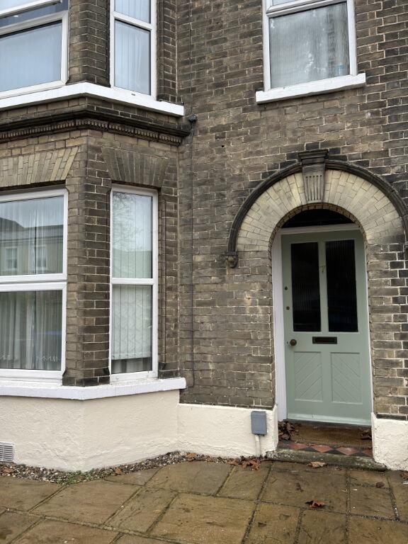 5 bed Mid Terraced House for rent in Norwich. From Nicholas Humphreys