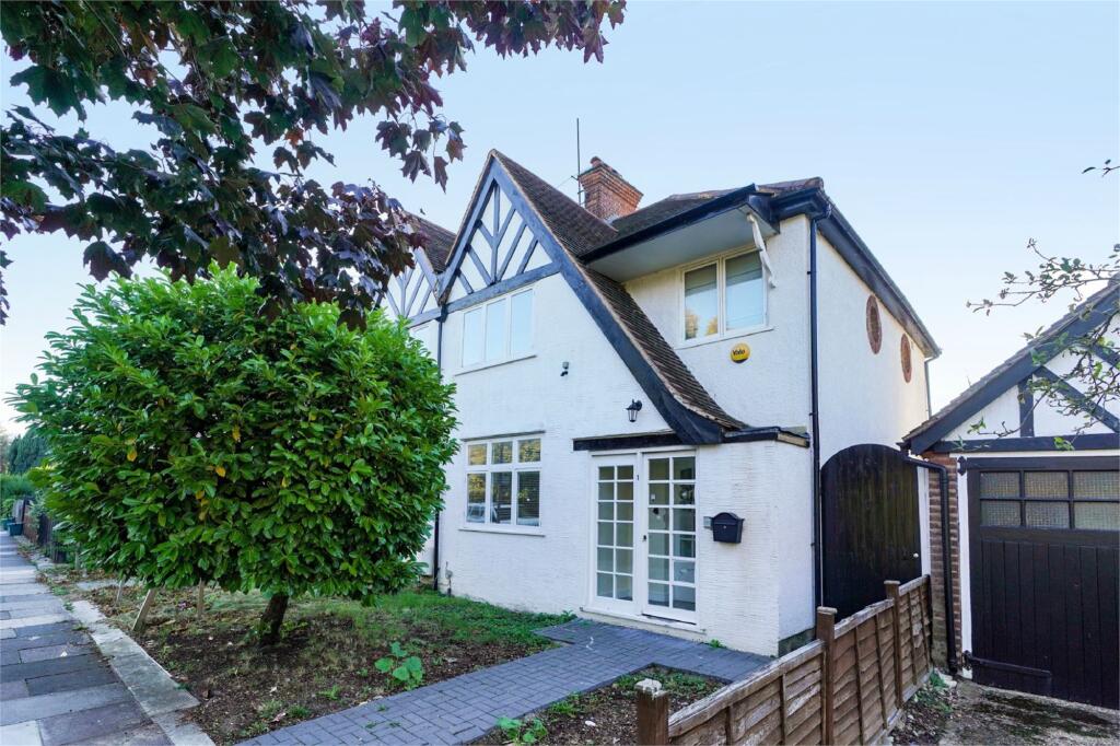 4 bed Semi-Detached House for rent in Acton. From Northfields - The Broadway