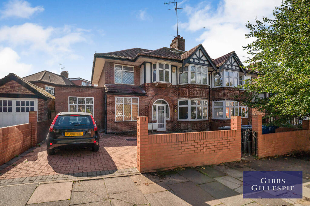 5 bed Semi Detached for rent in London. From Northfields - The Broadway