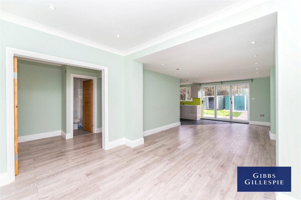 5 bed Semi Detached for rent in London. From Northfields - The Broadway