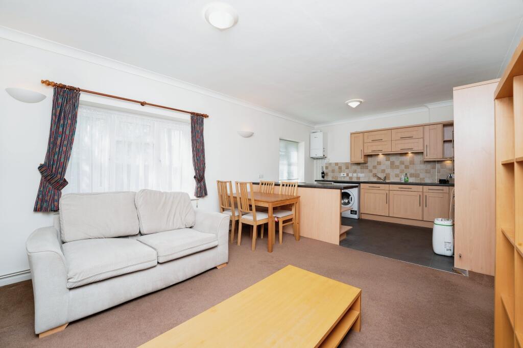 1 bed 1st Floor Flat for rent in London. From Northfields - The Broadway