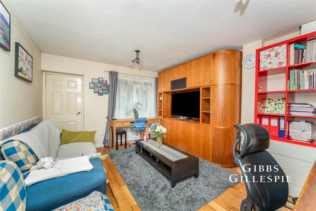 2 bed Mid Terraced House for rent in London. From Northfields - The Broadway