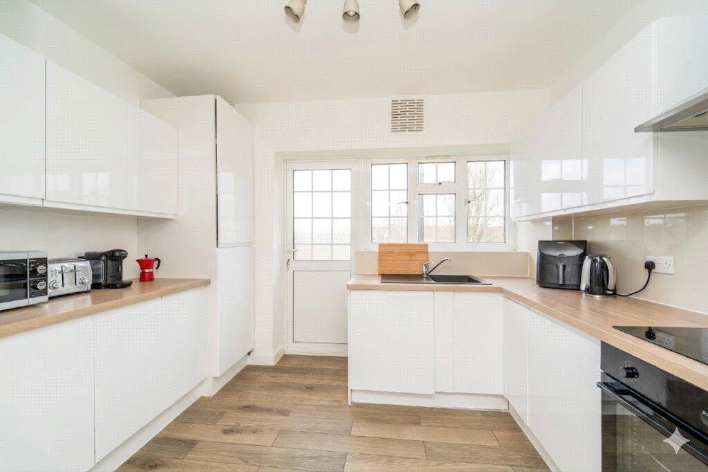 3 bed 1st Floor Flat for rent in Greenford. From Northfields - The Broadway