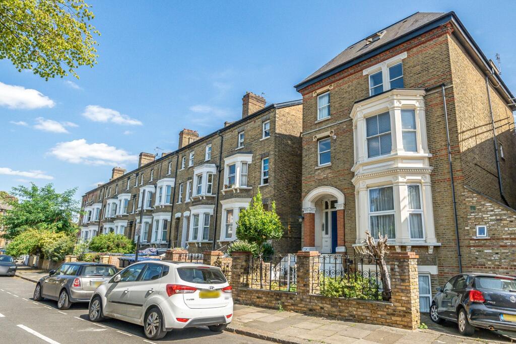 3 bed 1st Floor Flat for rent in London. From Northfields - The Broadway 3 bed 1st Floor Flat for rent in London. From Northfields - The Broadway
