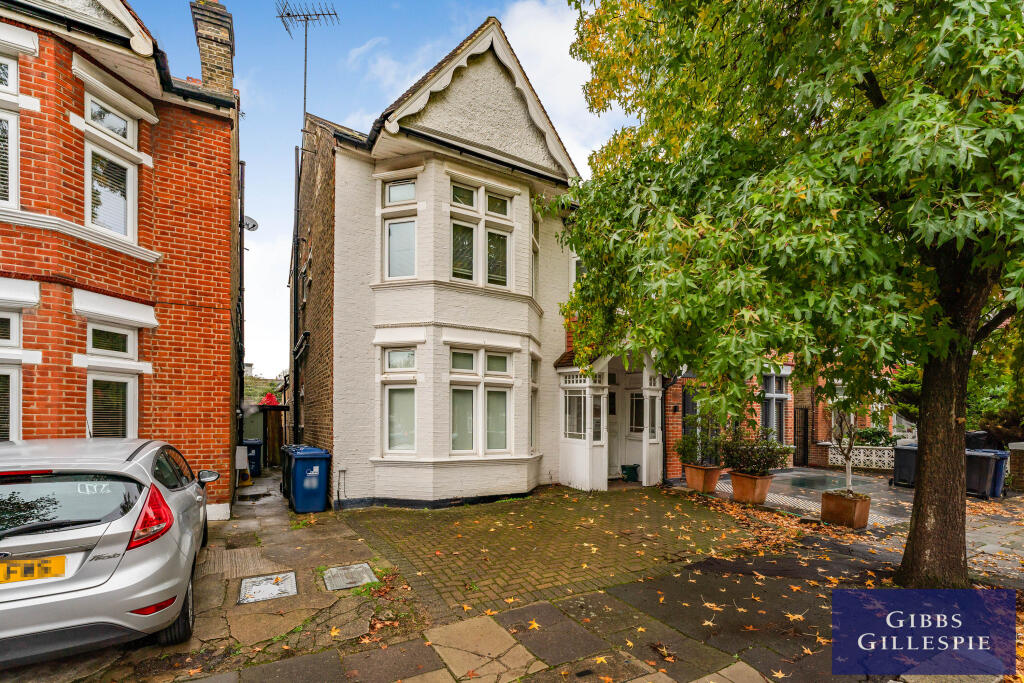 3 bed 1st Floor Flat for rent in Acton. From Northfields - The Broadway