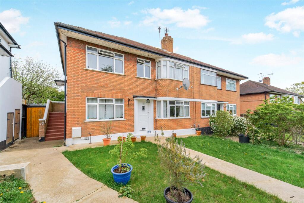 3 bed 1st Floor Flat for rent in London. From Northfields - The Broadway