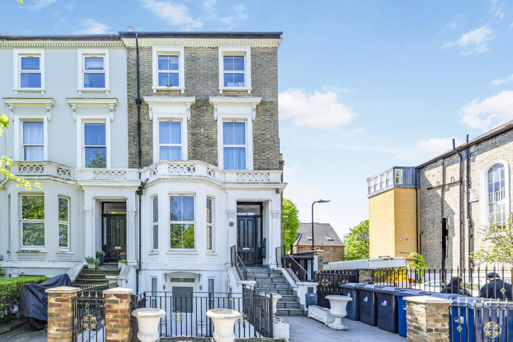 2 bed 1st Floor Flat for rent in London. From Northfields - The Broadway