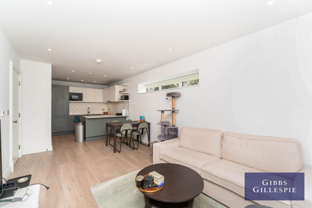 2 bed 1st Floor Flat for rent in Acton. From Northfields - The Broadway