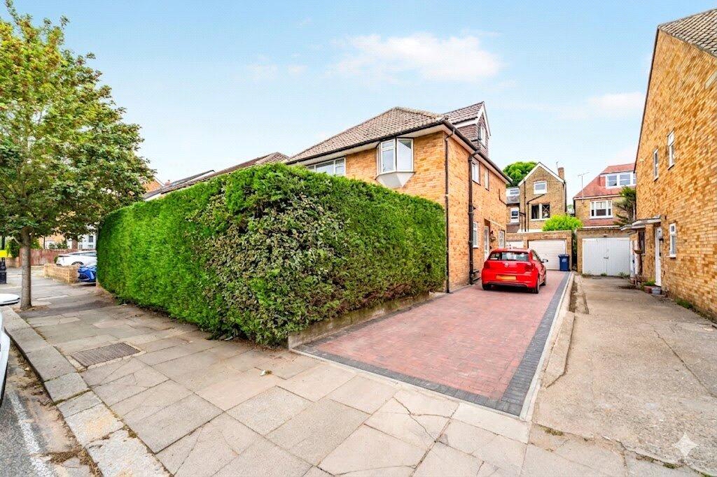 2 bed 1st Floor Flat for rent in Acton. From Northfields - The Broadway
