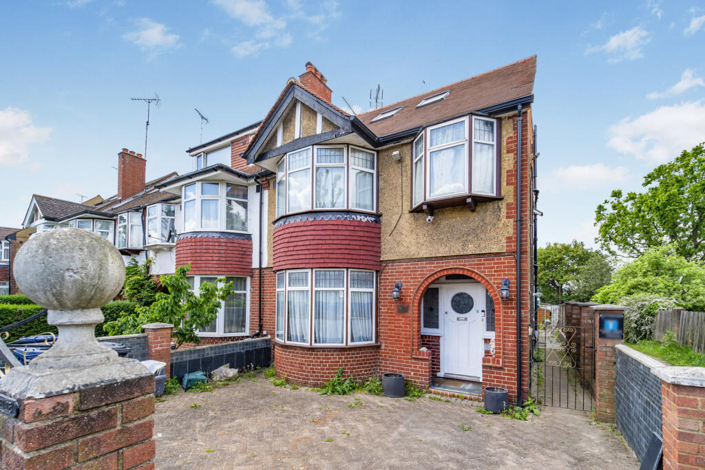 5 bed Semi Detached for rent in Wembley. From Northfields - The Broadway 5 bed Semi Detached for rent in Wembley. From Northfields - The Broadway