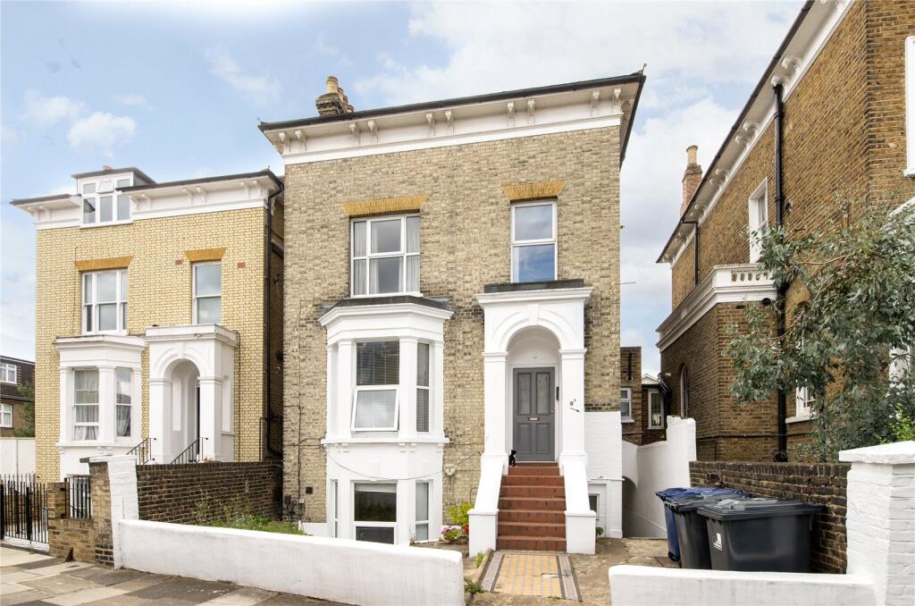 2 bed 1st Floor Flat for rent in London. From Northfields - The Broadway