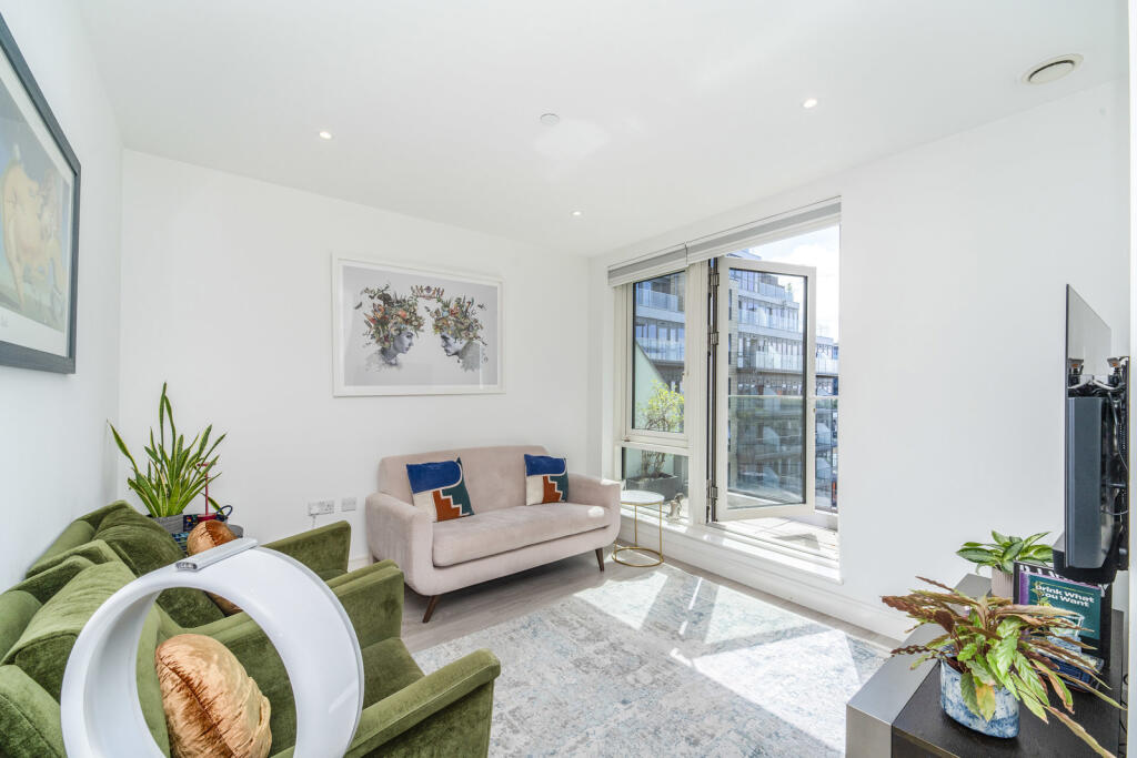 2 bed 1st Floor Flat for rent in Acton. From Northfields - The Broadway