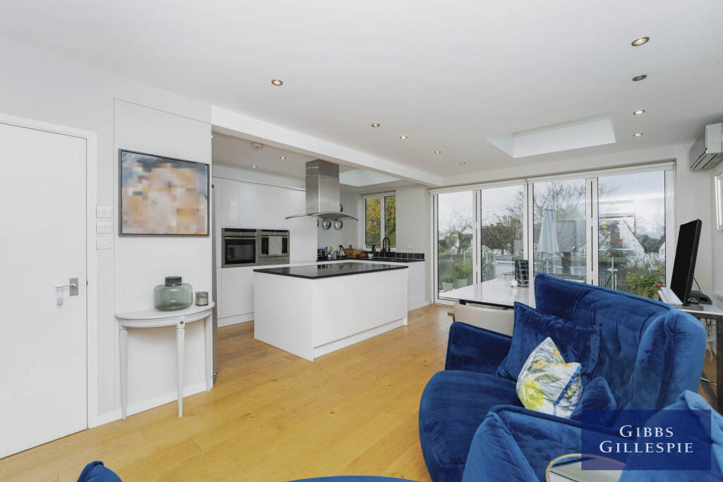 4 bed Semi Detached for rent in Acton. From Northfields - The Broadway