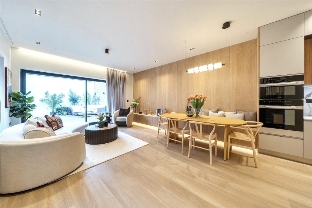 3 bed 1st Floor Flat for rent in Acton. From Northfields - The Broadway 3 bed 1st Floor Flat for rent in Acton. From Northfields - The Broadway