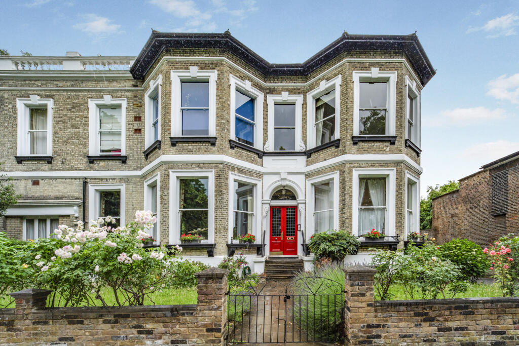 1 bed 1st Floor Flat for rent in London. From Northfields - The Broadway
