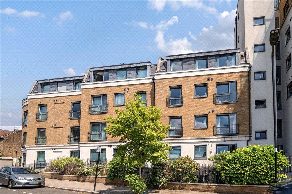 2 bed 1st Floor Flat for rent in London. From Northfields - The Broadway
