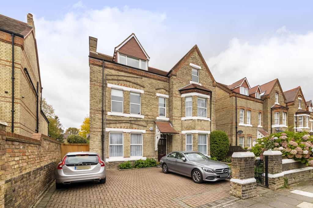 2 bed 1st Floor Flat for rent in Acton. From Northfields - The Broadway