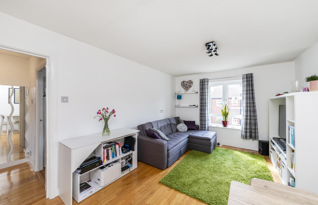 1 bed 1st Floor Flat for rent in London. From Northfields - The Broadway
