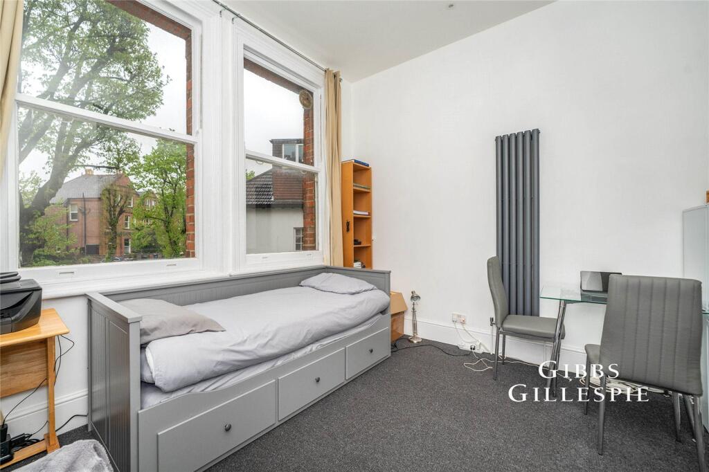 4 bed Studio for rent in London. From Northfields - The Broadway