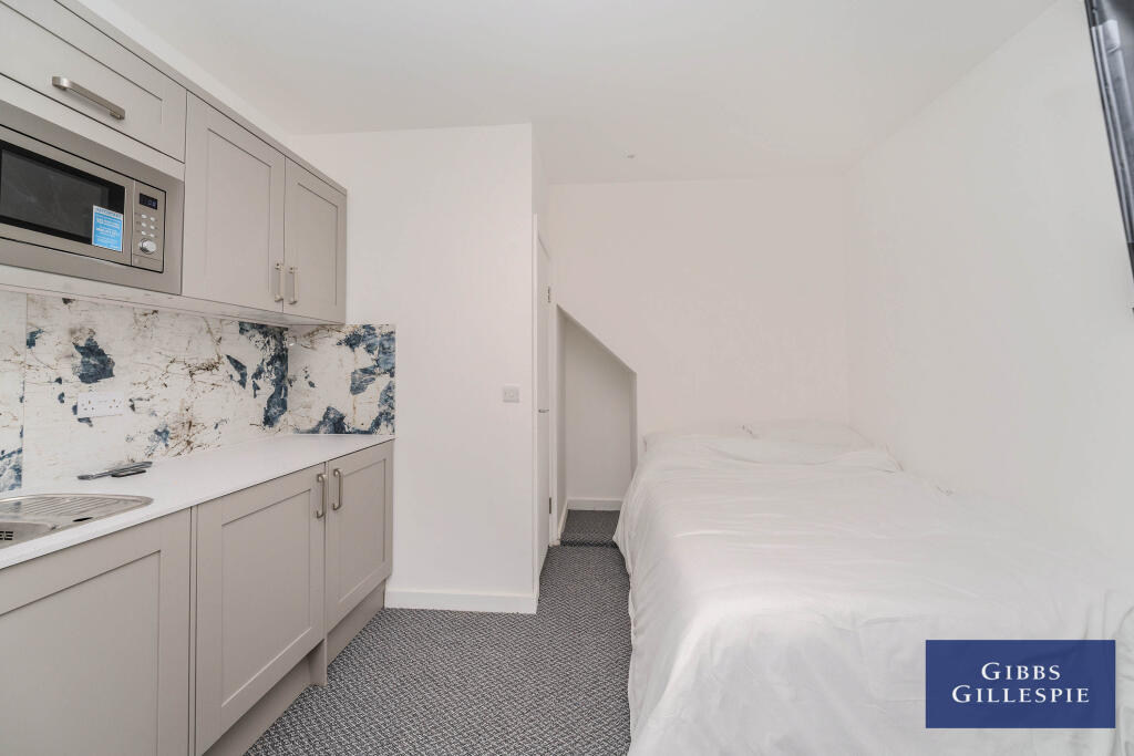 4 bed Studio for rent in Acton. From Northfields - The Broadway