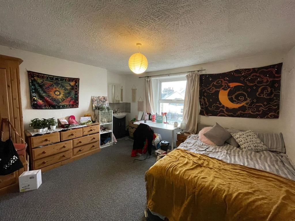 7 bed House Share for rent in Plymouth. From City Lets - Plymouth