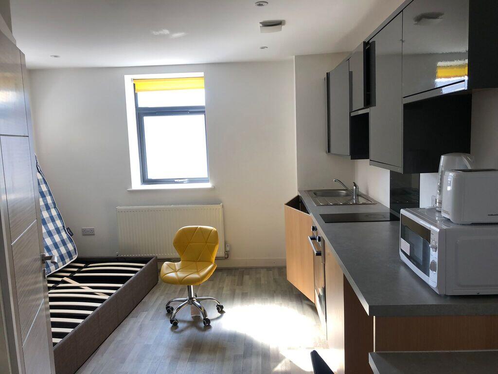 4 bed Studio for rent in Plymouth. From City Lets - Plymouth 4 bed Studio for rent in Plymouth. From City Lets - Plymouth