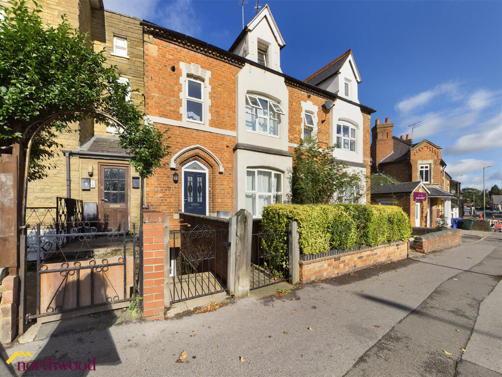 4 bed Mid Terraced House for rent in Banbury. From Northwood - Banbury