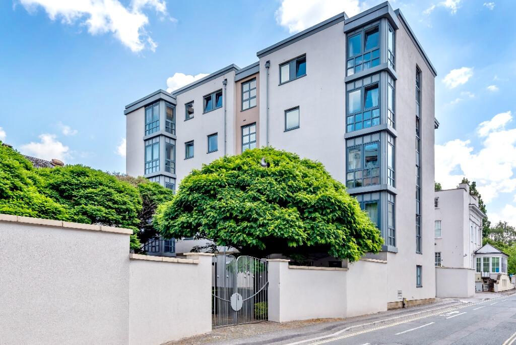 2 bed 1st Floor Flat for rent in Cheltenham. From Northwood - Cheltenham