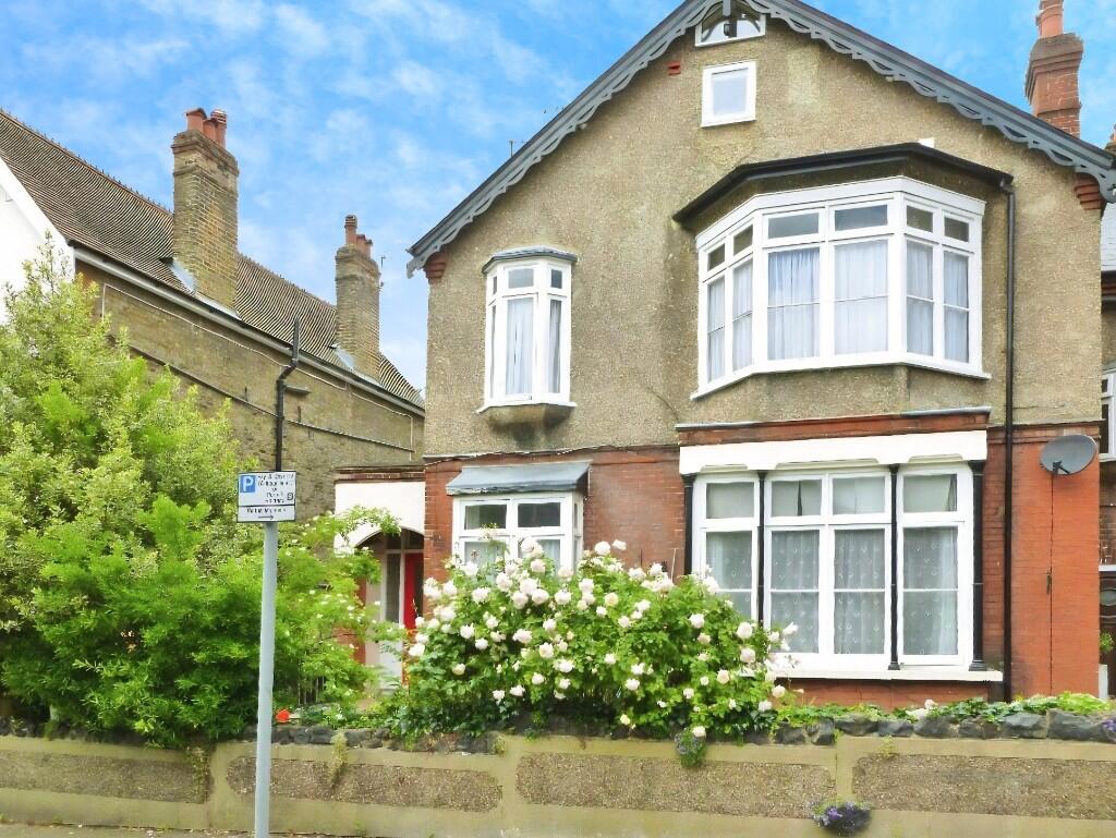 3 bed Studio for rent in Croydon. From Northwood Sales - Croydon Ltd